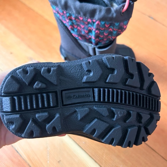 Toddler NEW Columbia Powderlite snow boots size 4! - Picture 2 of 4